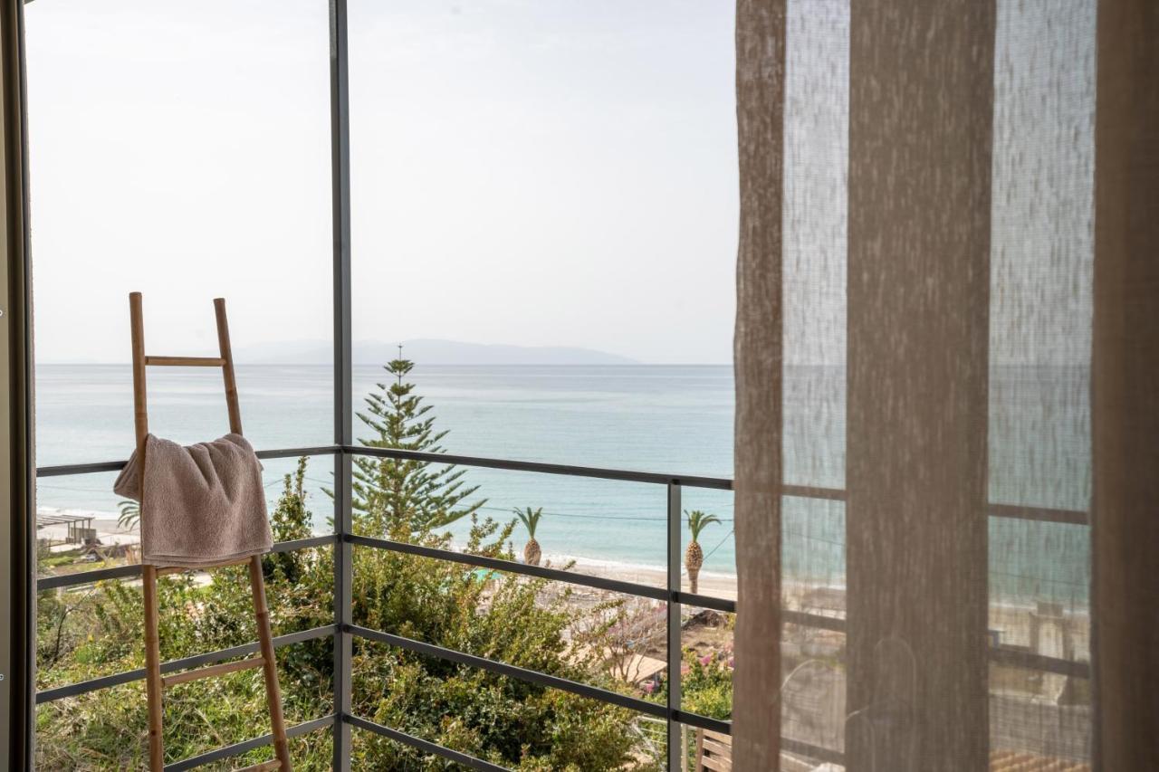 Thea Beachfront Suites In Lourdas Beach 劳德哈塔 外观 照片