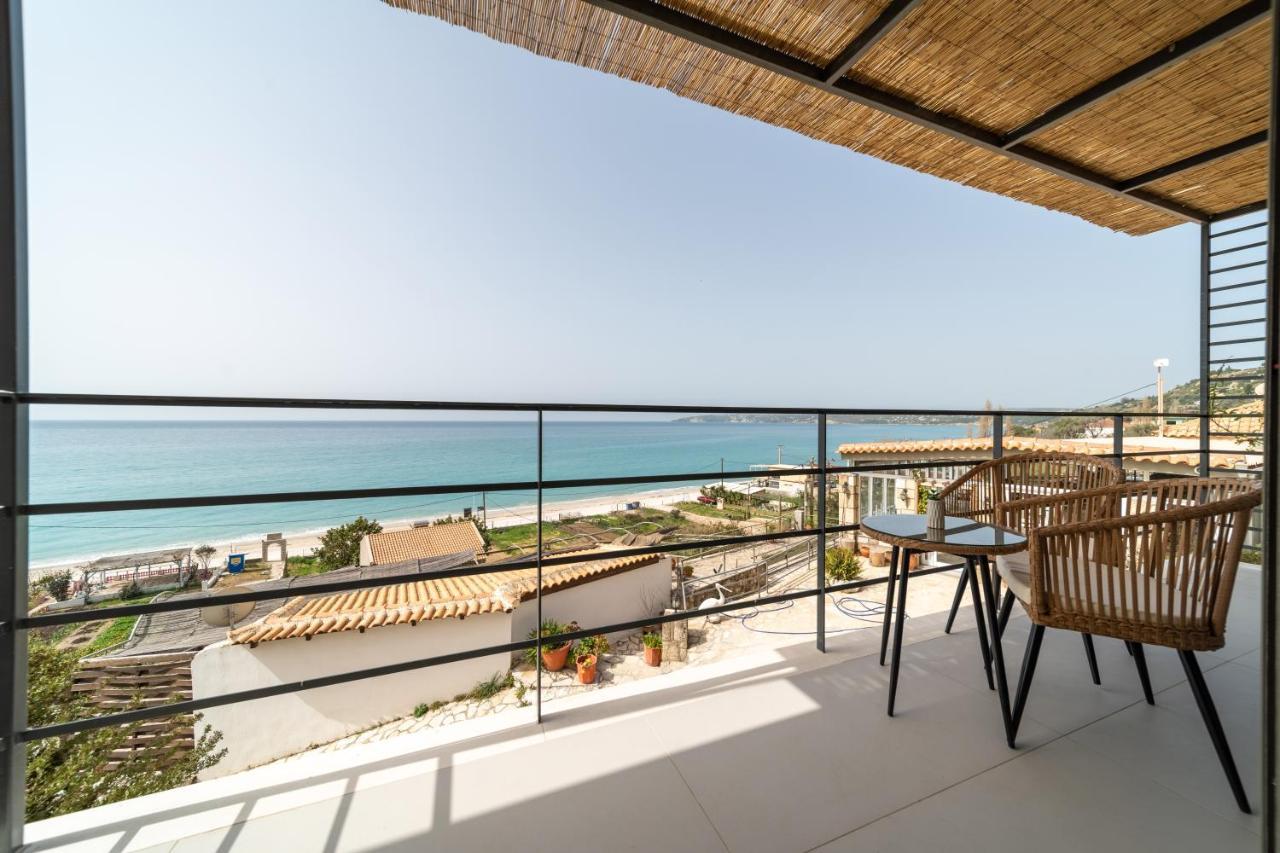 Thea Beachfront Suites In Lourdas Beach 劳德哈塔 外观 照片
