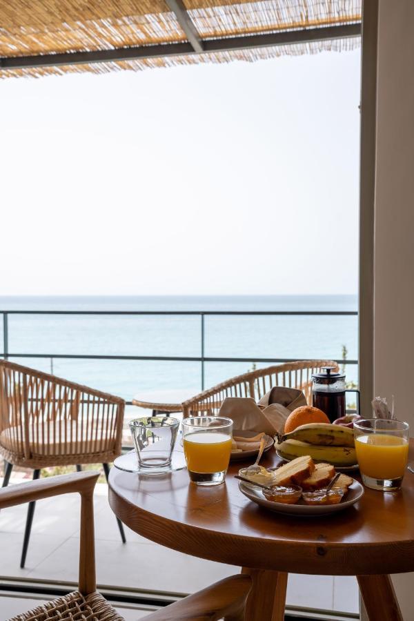 Thea Beachfront Suites In Lourdas Beach 劳德哈塔 外观 照片