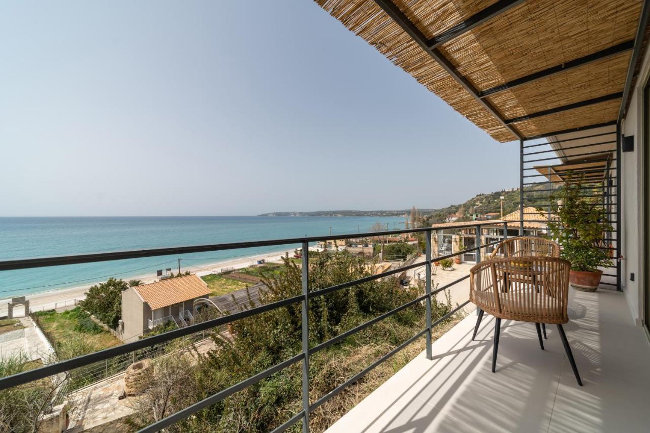 Thea Beachfront Suites In Lourdas Beach 劳德哈塔 外观 照片